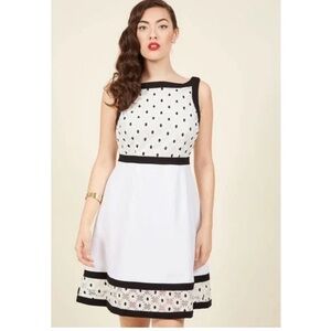ModCloth Bliss in Bloom White Daisy A-line Dress Medium